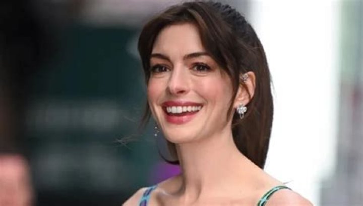 Anne Hathaway: Early Life, Career, Husband & Net Worth