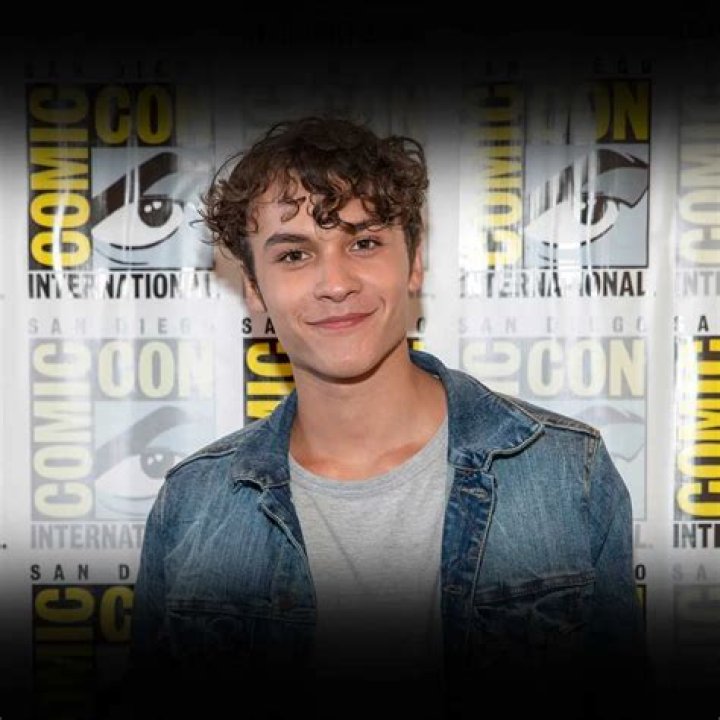 Benjamin Wadsworth Bio, Wiki, Age, Girlfriend, Kid, Actor, Movies and Net Worth